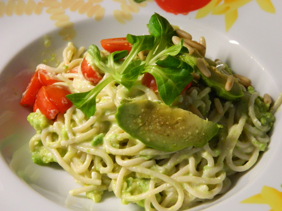 Spaghetti in AvocadoFetaSauce von ideenliebe Chefkoch