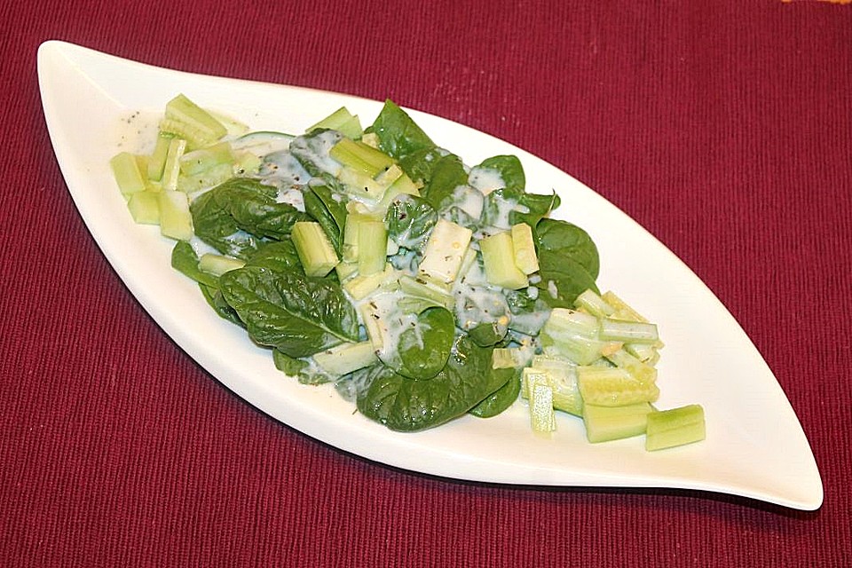 Spinatsalat mit Gurke und Buttermilchdressing von patty89 | Chefkoch
