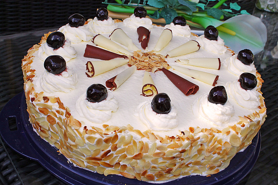 Käse - Sahne Torte mit Amarenakirschen von Küchenfee1304 | Chefkoch