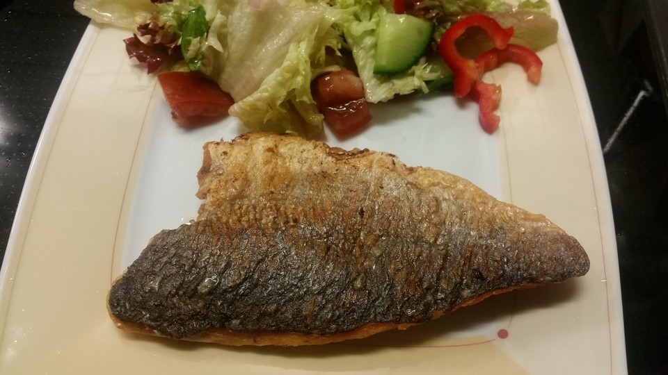 Gegrillte Dorade mit mediterranem Salat von otto42 | Chefkoch