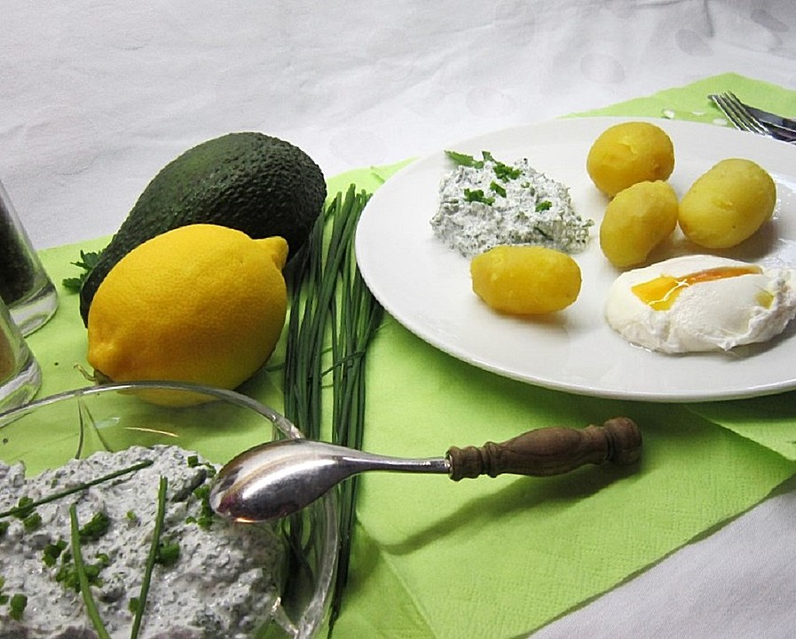 Pellkartoffeln mit Kräuterquark und pochierten Eiern von trekneb | Chefkoch