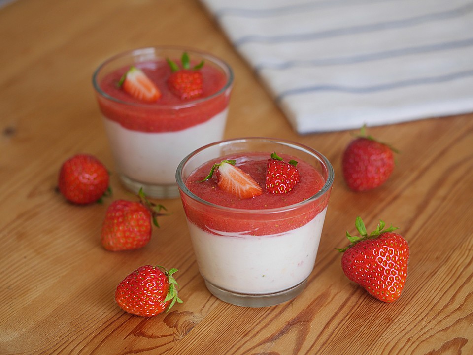 Weiße Schoko-Joghurt-Creme mit Erdbeerpüree von ars_vivendi | Chefkoch