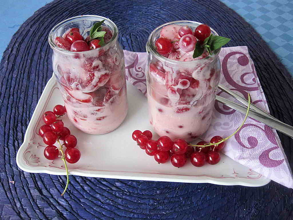 Erdbeer-Johannisbeer-Dessert von Juulee | Chefkoch