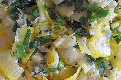 Zucchini-Salat (Bild)
