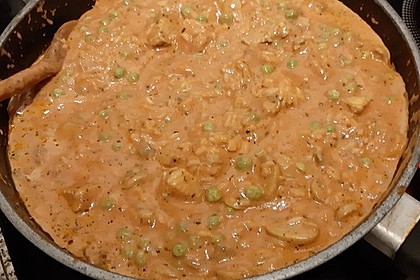 Hähnchen-Reis-Pfanne mit Tomaten-Käse-Sauce (Bild)