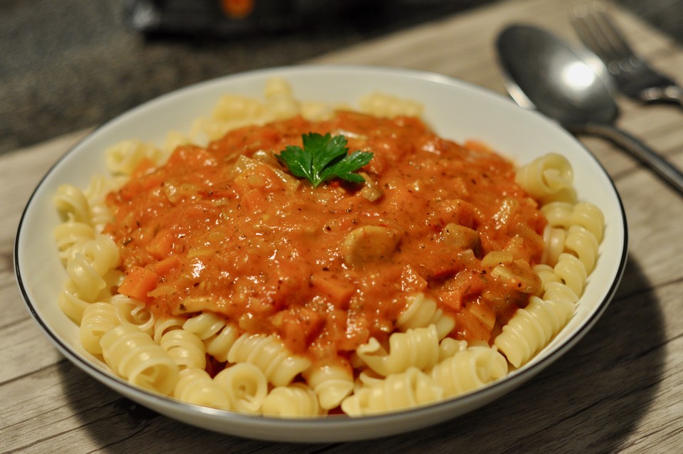 Nudeln mit Tomaten-Zucchini-Möhren-Sauce von Sailor_Tina | Chefkoch