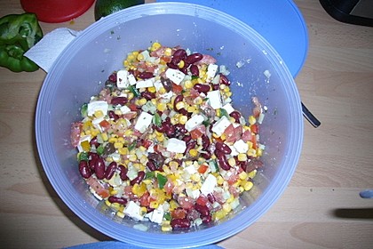 Gemischter Salat mit Feta-Käse (Bild)