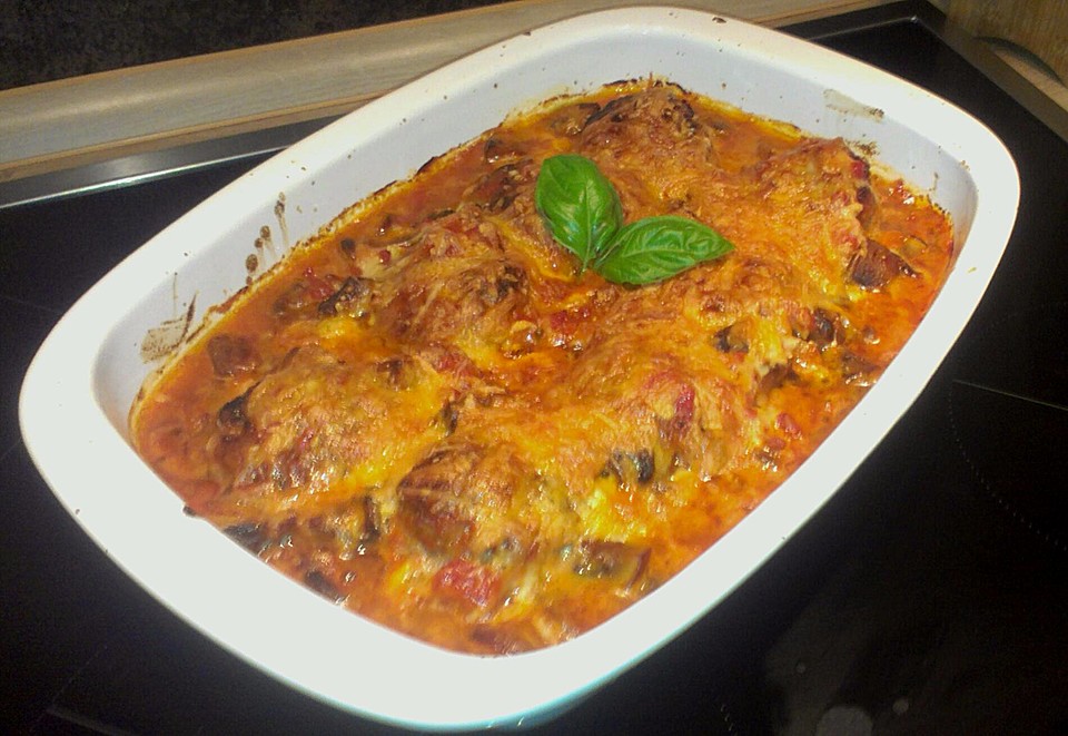 Überbackene Buletten mit Champignons in Tomatensauce von ...