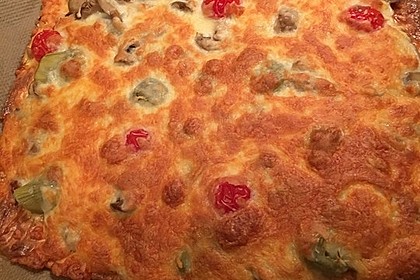 Beste und einfachste Low-Carb-Pizza, mit einem Boden aus Frischkäse, Käse und Ei (Bild)
