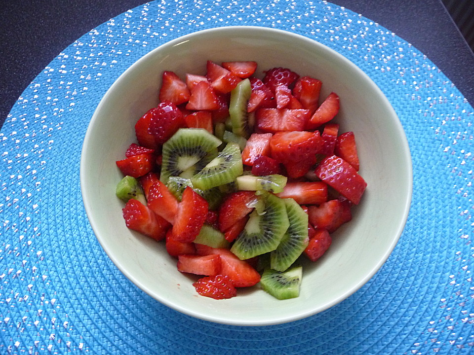 Erdbeer-Kiwi Salat von PeachPie12 | Chefkoch