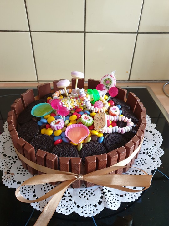 Kitkat Torte Mit Bunten Smarties Von Mysecretin Chefkoch