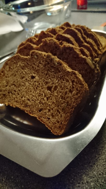 Kerniges Vollkorn-Quark-Brot von Dejavu36 | Chefkoch