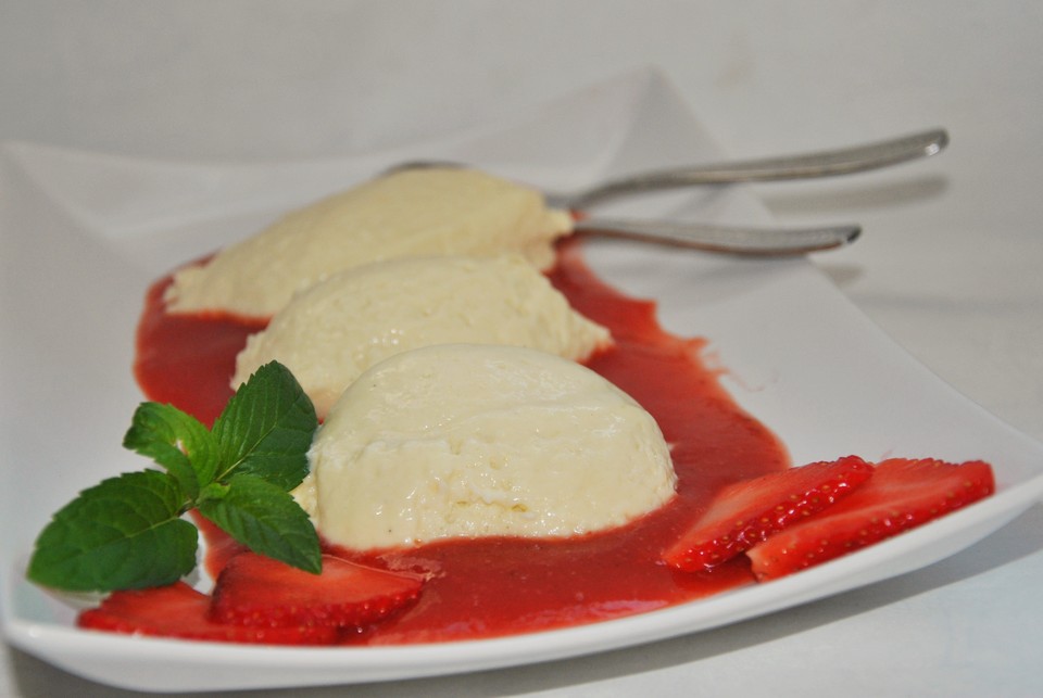 Rhabarber-Mousse mit Erdbeersauce von patty89 | Chefkoch