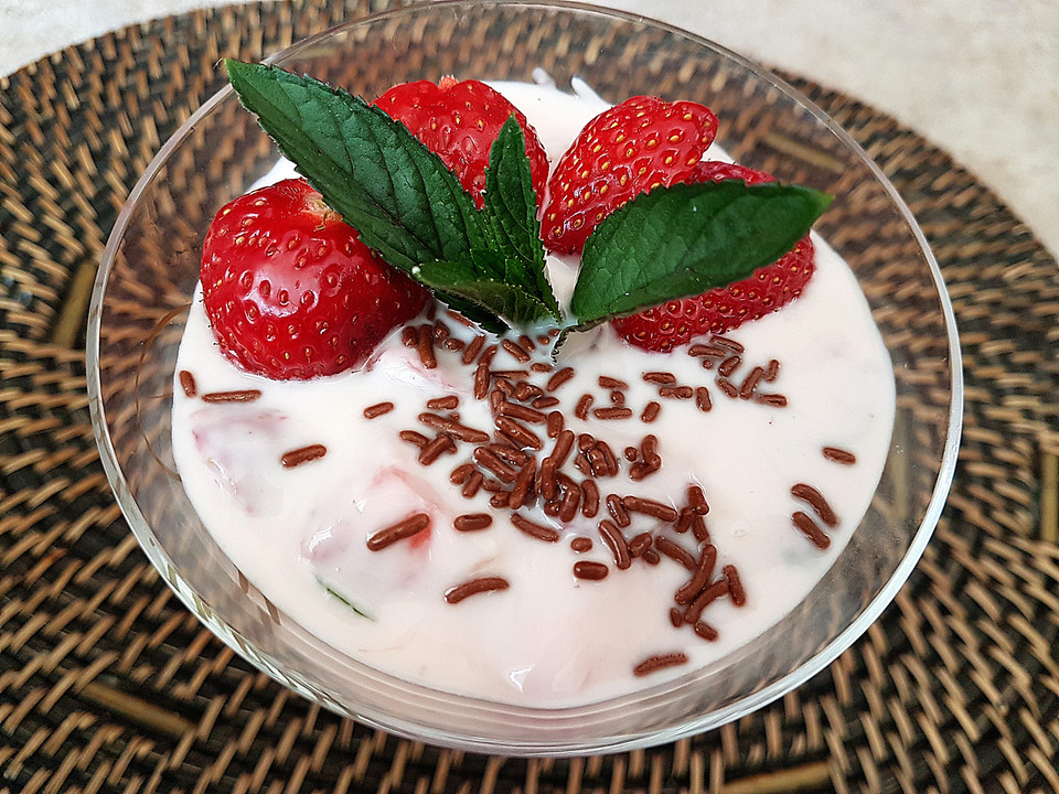 Leichtes Joghurt-Erdbeer-Dessert von SessM | Chefkoch.de