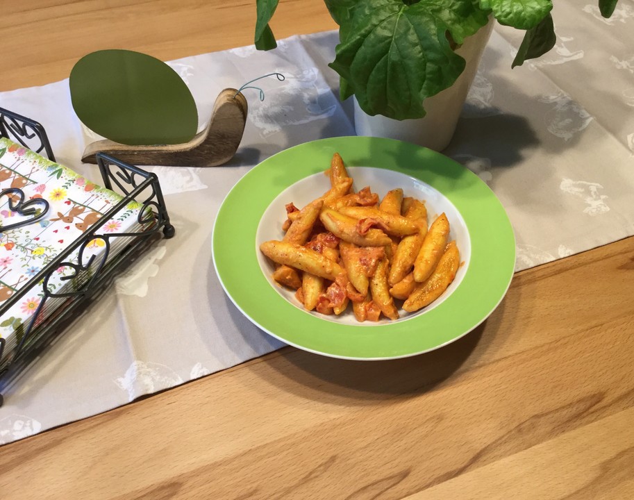 Schupfnudeln mit Paprika-Tomaten-Sahne Sauce von Aspirin118 | Chefkoch Schupfnudeln mit Paprika-Tomaten-Sahne Sauce von Aspirin118 | Chefkoch