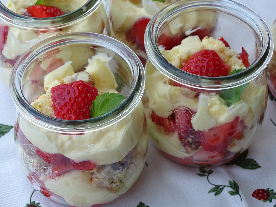 Erdbeer-Vanille-Dessert mit Eierlikör von holunderbluete67 | Chefkoch