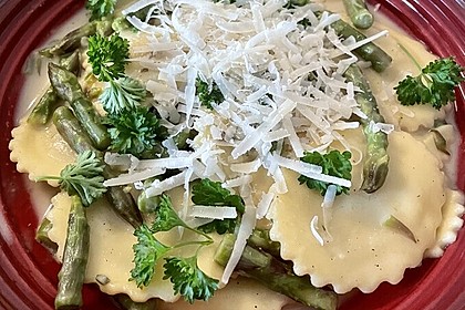 Tortellini mit grünem Spargel (Bild)