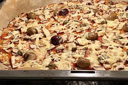 Low Carb Pizzaboden aus Zucchini (Bild)