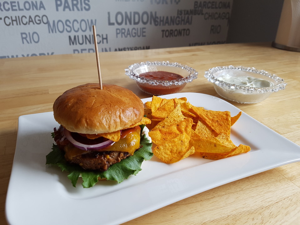Chili con Carne Burger mit Nachos von matzsc85 Chefkoch.de