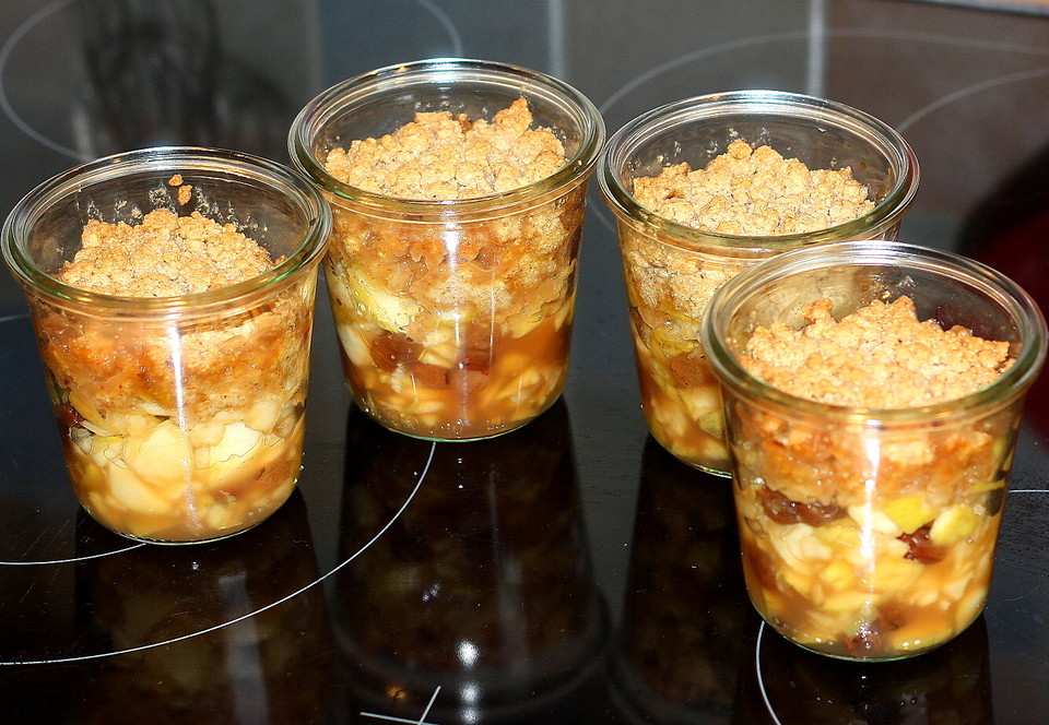 Apfel mit Mandelstreusel gebacken im Glas von