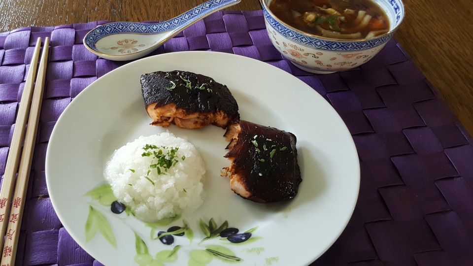 Japanischer gegrillter Lachs mit Teriyaki - Soße von Shimone | Chefkoch