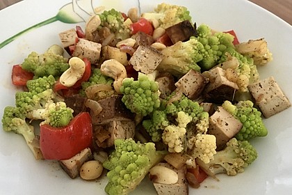 Brokkoli-Wok mit Cashews und Tofu (Bild)