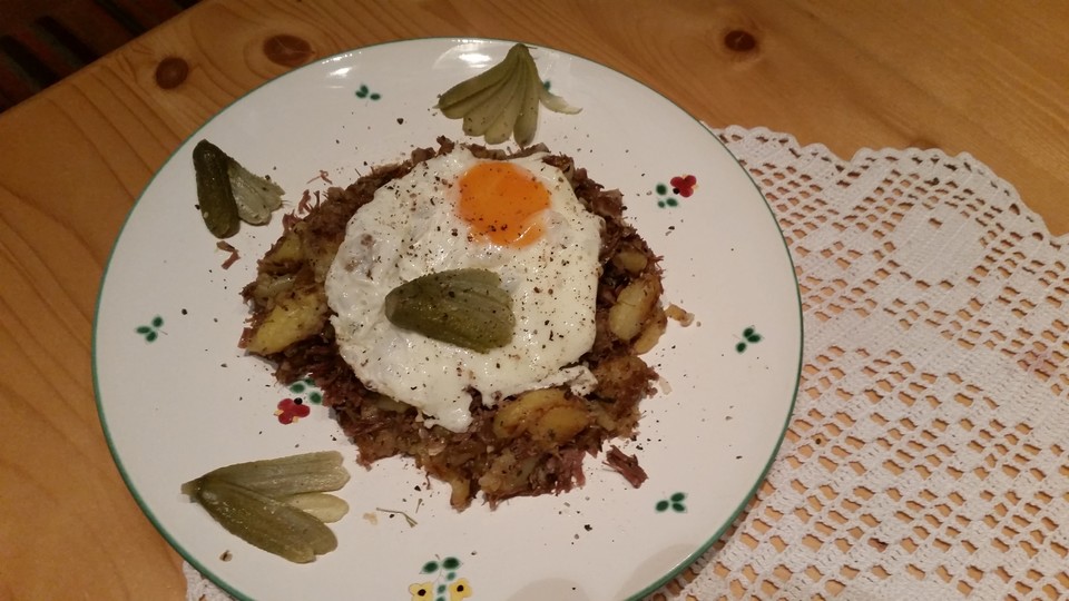 Tiroler Herren-l oder Bauerngröstl mit Ei und Gurke von hubsihuber ...