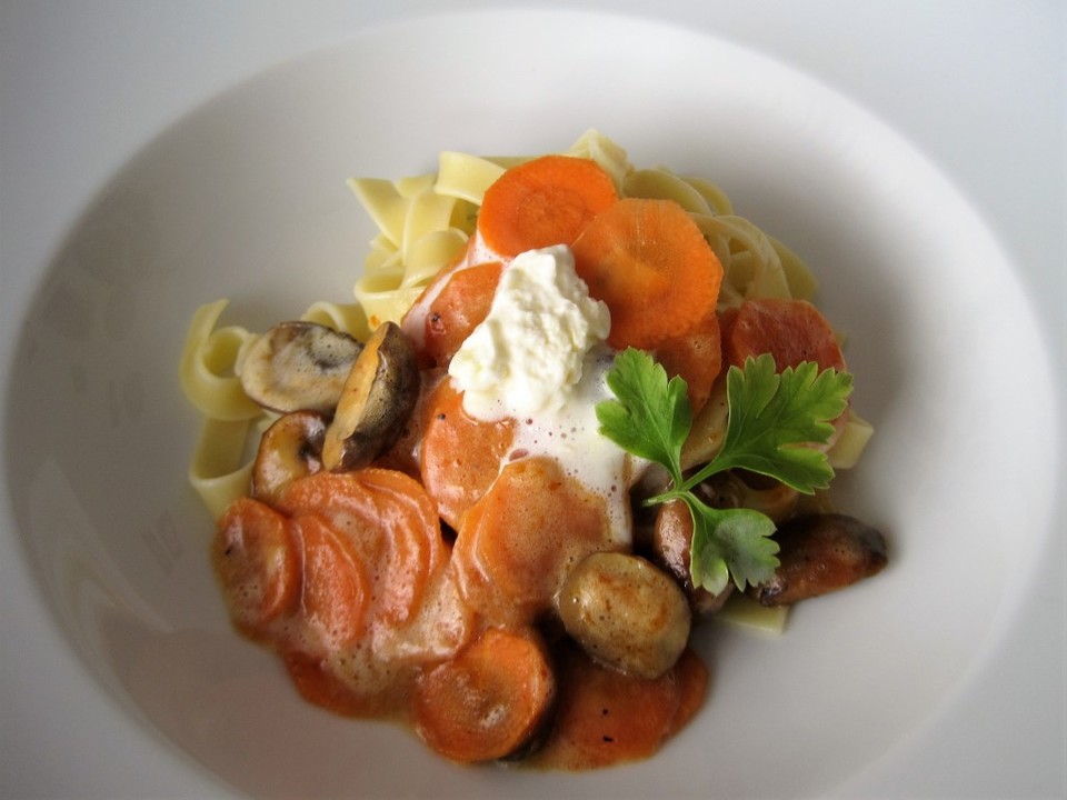 Spätzle mit Champignon-Rahm-Sauce von kochmaus54 | Chefkoch