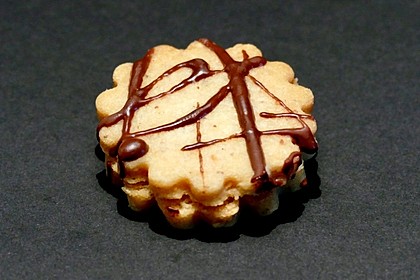 Schokoladen-Haselnuss-Plätzchen (Bild)