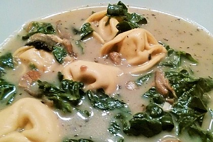 Tortellini-Parmesan-Suppe (Bild)