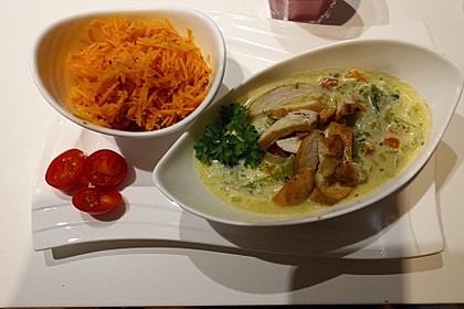 Pakchoi-Kokos-Suppe mit Hähnchenstreifen (Bild)