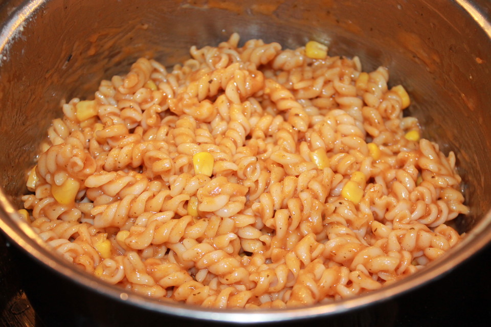 Nudel-Mais-Topf mit Tomatensoße von Jasmin-Petra-Wenzel | Chefkoch