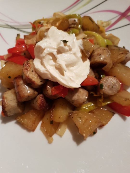 Bratwurst-Kartoffel-Pfanne mit Gemüse von Sivi | Chefkoch