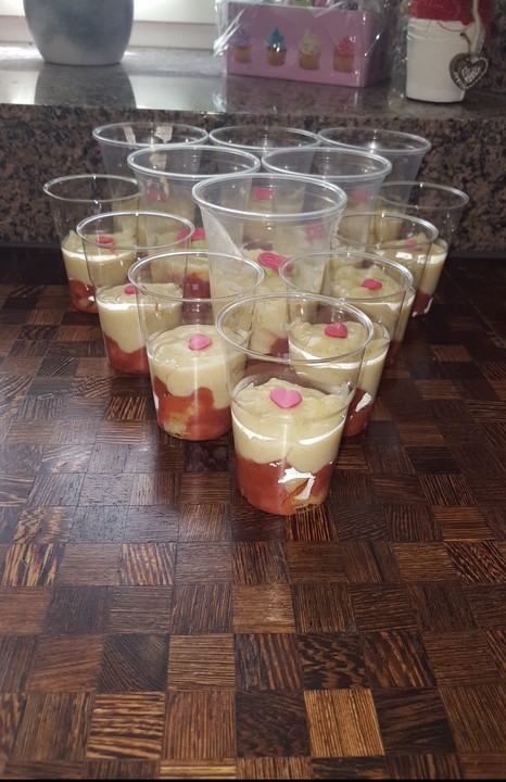 Schweizer Götterspeise mit Rhabarber und Erdbeeren von Morgana86 | Chefkoch