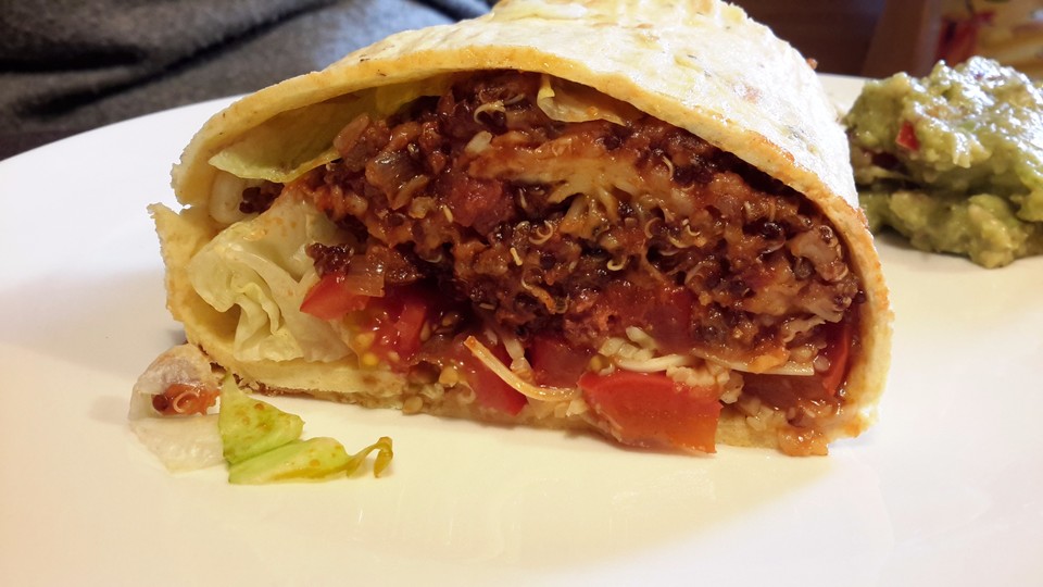 Low Carb Burrito mit einer Quinoa-Rinderhack-Salsiccia-Füllung von ...