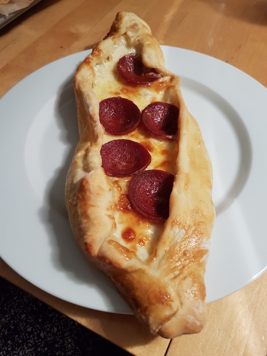 Türkische Pide mit Käse und Sucuk von CookBakery | Chefkoch