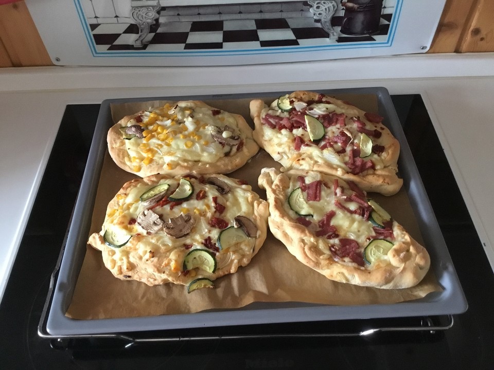 Türkische Pide mit Käse und Sucuk von CookBakery | Chefkoch