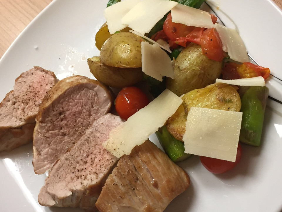 Schweinefilet mit grünem Spargel und Kartoffeln von Earlgeorge84 | Chefkoch