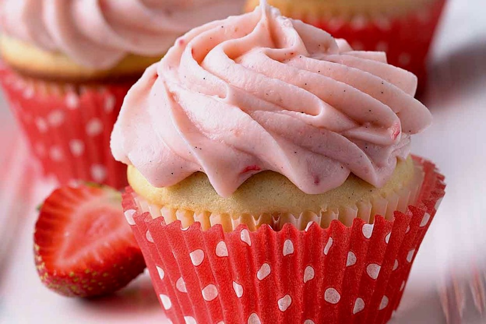 Sonnis fruchtige Erdbeer-Quark-Cupcakes von Sunshine_Cake | Chefkoch