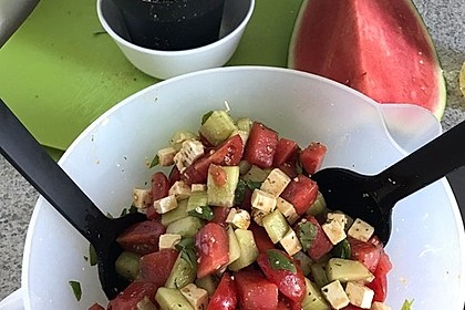 Sommerlicher Salat mit Wassermelone (Bild)