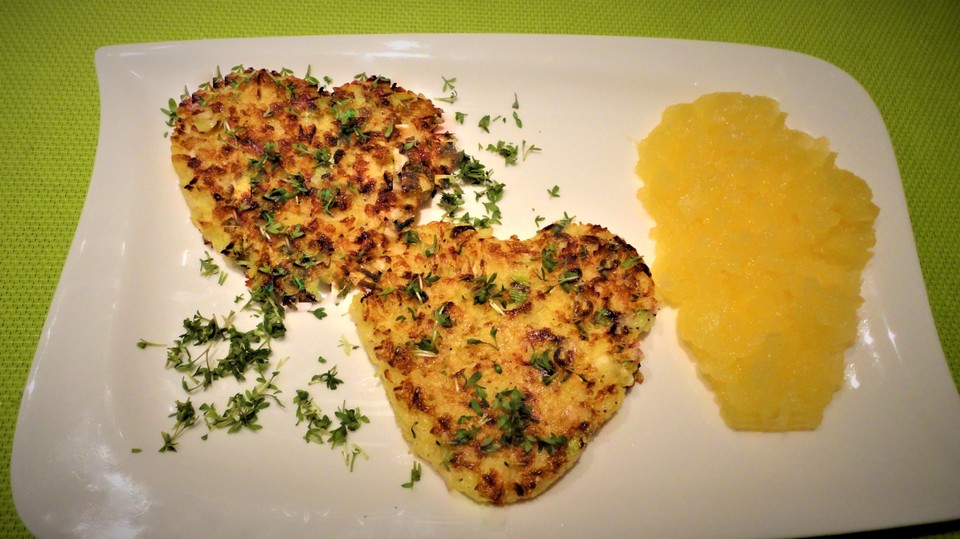 Sauerkraut-Kartoffelpuffer mit Apfelmus von trekneb | Chefkoch