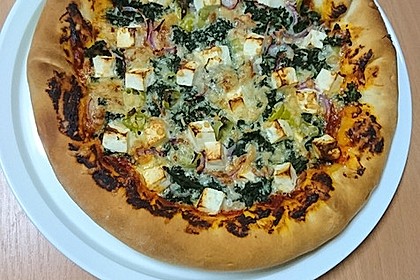 Pan Pizza mit Käse-Rand (Bild)