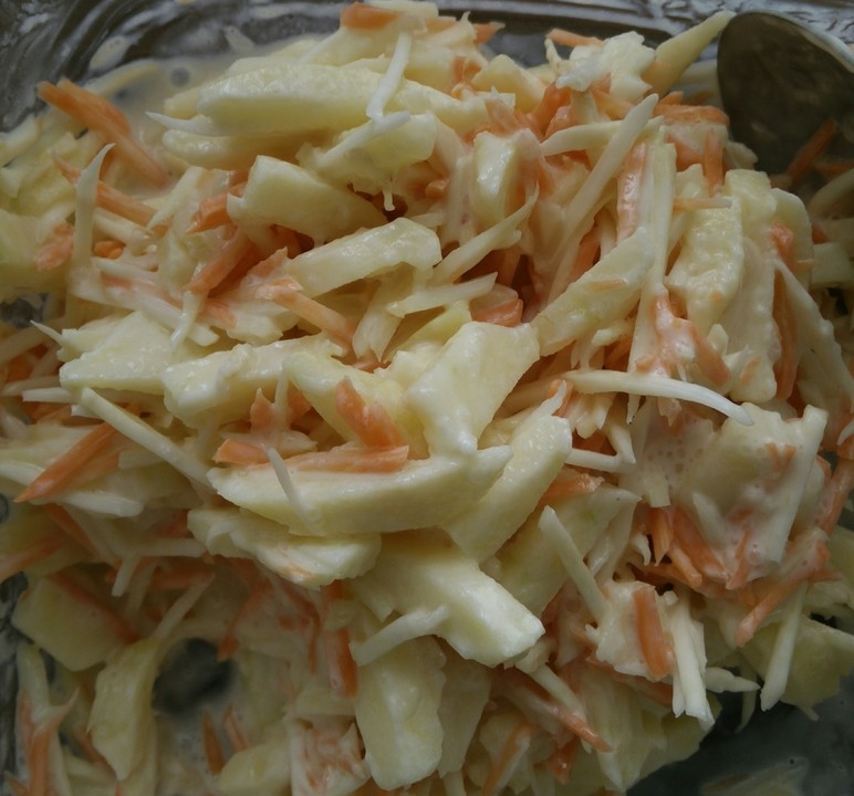 Karotten-Sellerie-Apfel-Salat von wurmel | Chefkoch