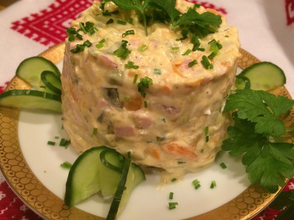 Olivjé - Kartoffelsalat mit Fleischwurst und Gemüse von Bentson | Chefkoch