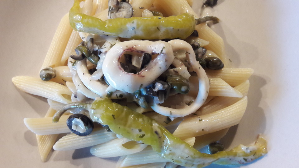Pasta mit Tintenfisch in Kapern-Oliven-Sauce von BiLo54 | Chefkoch
