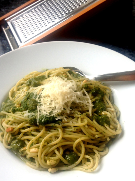 Spaghetti mit Basilikum-Sahne-Pesto von karinwurst | Chefkoch