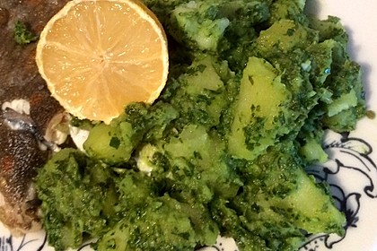 Lauwarmer Kartoffelsalat mit grüner Wasabi-Salsa (Bild)