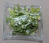 Salat mit Tonka-Sahne-Dressing (Bild)