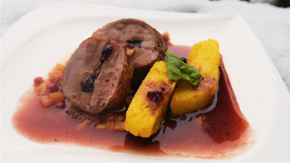 Gefülltes Schweinefilet mit Cranberries und pikantem Mango-Chutney von ...