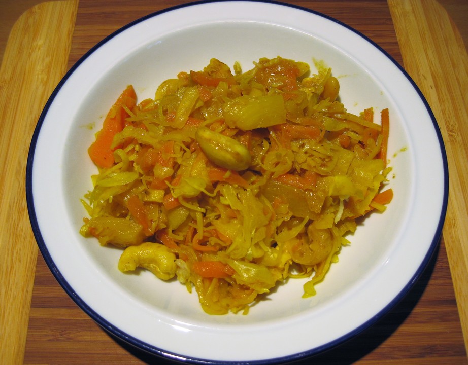Weißkohlcurry mit Cashewnüssen süß-scharf von tig | Chefkoch